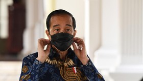 Jokowi Resmi Izinkan Rektor UI Rangkap Jabatan Komisaris BUMN