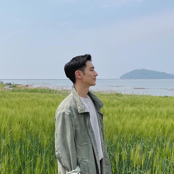 Tak hanya film, Lee Je Hoon juga membintangi drama populer, antara lain Fashion King (2012), Signal (2016), Tomorrow, With You (2017), dan Where Stars Land (2018). /instagram.com/leejehoon_official