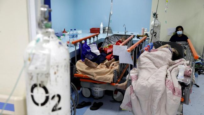 63 pasien di RS Dr Sardjito meninggal diduga kehabisan stok tabung oksigen. Pihak RS mengklarifikasi hanya 33 orang karena alasan itu.