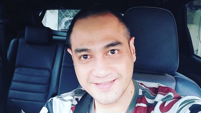 Aktor dan mantan model era '90-an, Ferry Irawan, dikabarkan digugat cerai oleh istrinya, Anggi Novita.