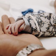 5 Negara Ini Sudah Terapkan Cuti Ayah untuk Istri Melahirkan, Ada yang Sampai 68 Minggu, Lho!