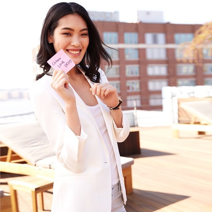Chiharu Okunugi sudah pernah memeragakan busana di sejumlah negara dunia. Rumah mode yang pernah ia bawakan pun tak main-main, mulai dari Versace, Chanel, hingga Christian Dior. (Instagram/chiharuokunugi)