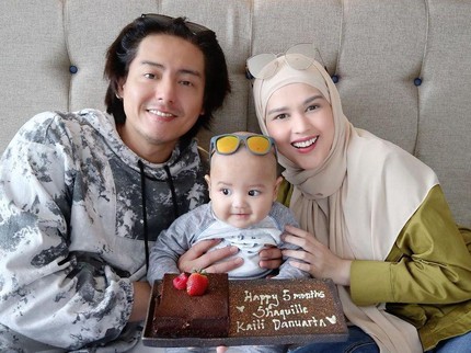 Alasan Roger dan Cut Meyriska Trauma Babysitter, Anak Diberi Nasi Basi dan Dijepit Mobil Mainan
