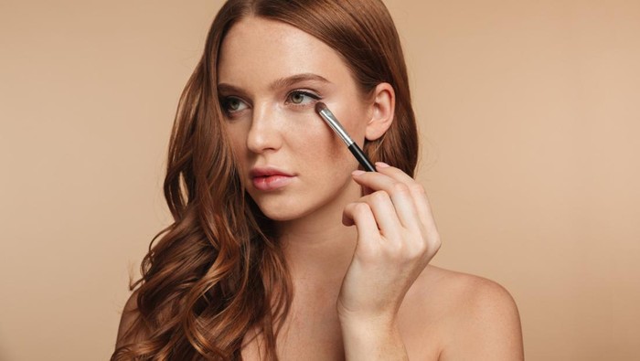 Sharing Isn't Always Caring, Ini 3 Jenis Makeup yang Nggak Boleh Dipakai Gantian