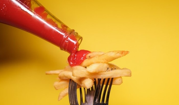 Ilustrasi kentang goreng dan saus tomat/Pexels.com/Alena Shekhovtcova