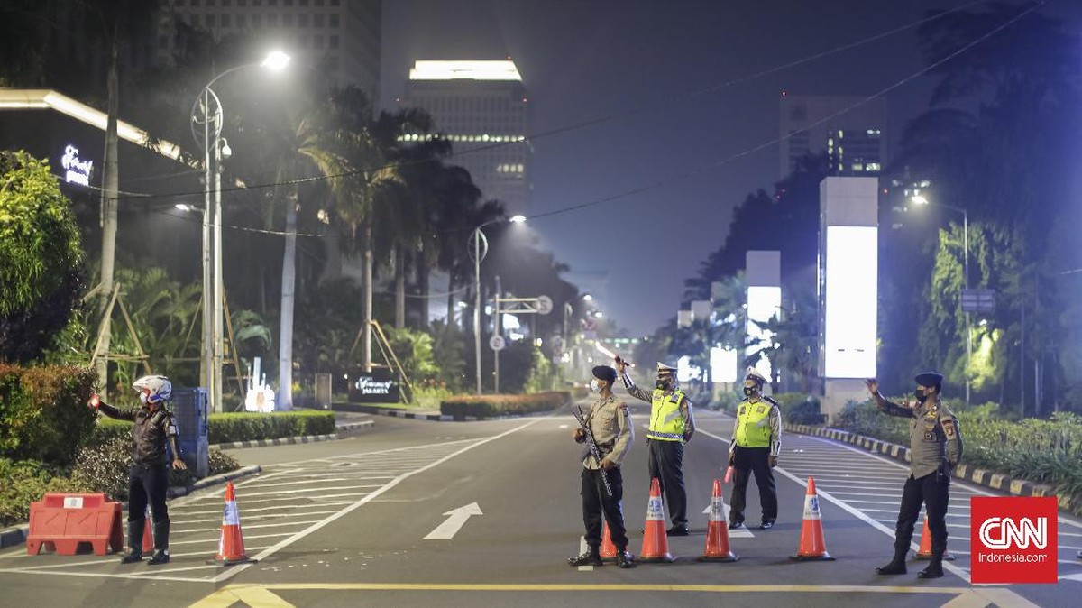 FOTO : Jakarta Dipaksa 'Tidur' Lebih Awal