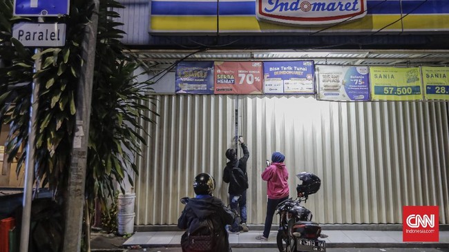 Pemerintah menyatakan sejumlah bisnis esensial bisa beroperasi selama PPKM Darurat di Jawa-Bali yang berlaku mulai 3 Juli sampai 20 Juli 2021.