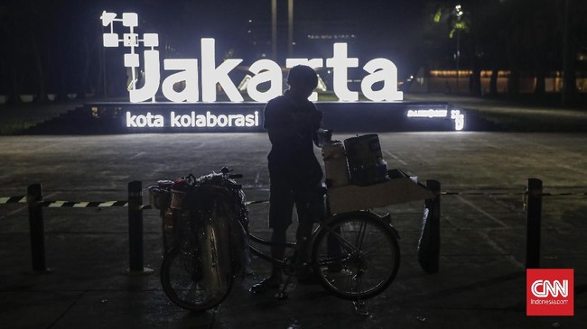 FOTO : Jakarta Dipaksa 'Tidur' Lebih Awal