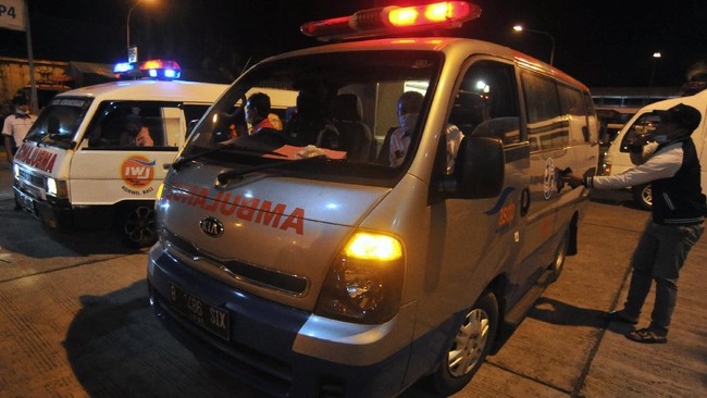 Kasus anggota Polsek Tebet yang mengacungkan jari tengah ke relawan pengawal mobil ambulans di kawasan Manggarai, Tebet, Jakarta Selatan berujung damai.