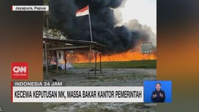 VIDEO: Kecewa Keputusan MK, Massa Bakar Kantor Pemerintah