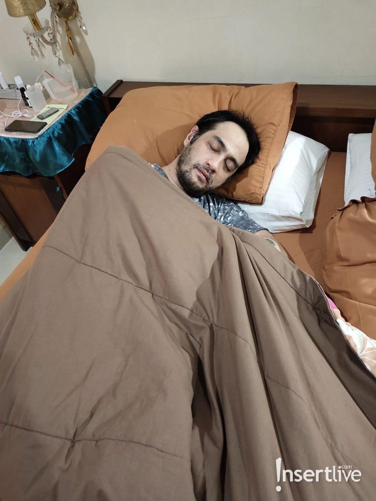 Ferry Irawan telah melakukan prosedur 15 kali suntikan di daerah kepalanya&period; Yuk kita intip bagaimana kondisinya&excl;