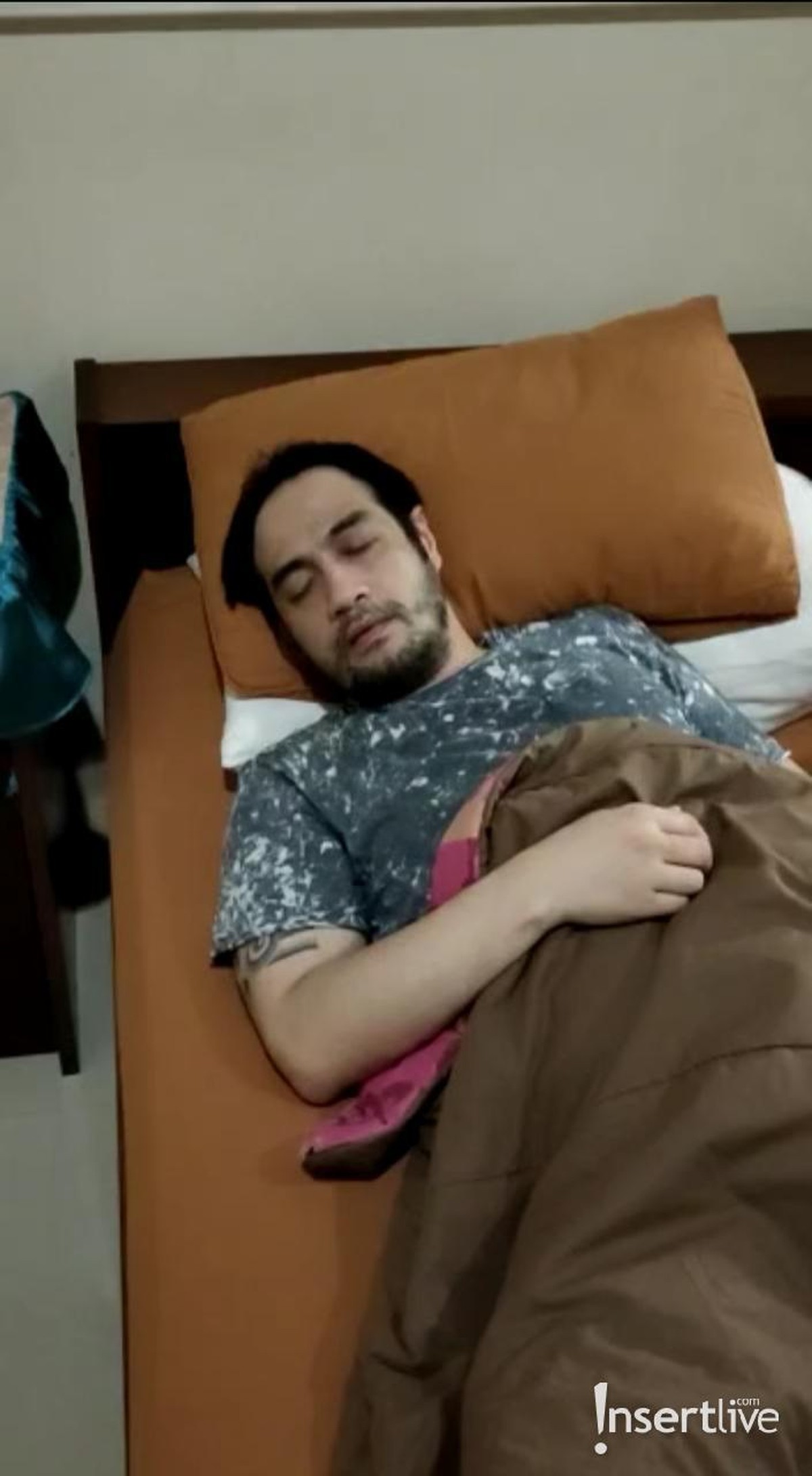 Ferry Irawan telah melakukan prosedur 15 kali suntikan di daerah kepalanya&period; Yuk kita intip bagaimana kondisinya&excl;