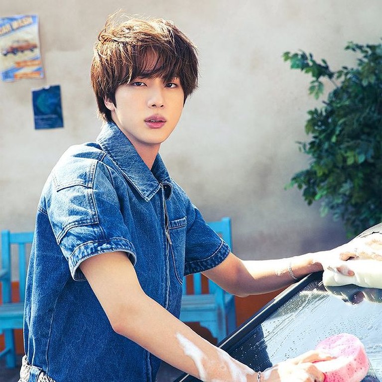 Konsep Foto Terbaru, Member BTS Bikin ARMY Oleng Para member BTS melakukan photoshoot dengan konsep terbaru yang unik. Yuk kita intip potret mereka!