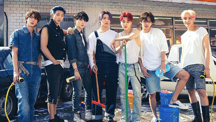 Konsep Foto Terbaru, Member BTS Bikin ARMY Oleng Para member BTS melakukan photoshoot dengan konsep terbaru yang unik. Yuk kita intip potret mereka!