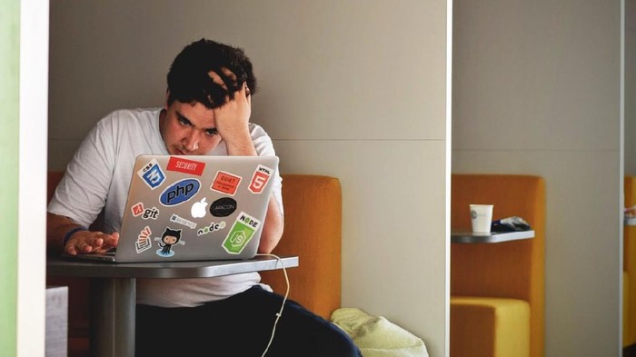 Quarter Life Crisis pada Mahasiswa Tingkat Akhir, Galaunya Double!