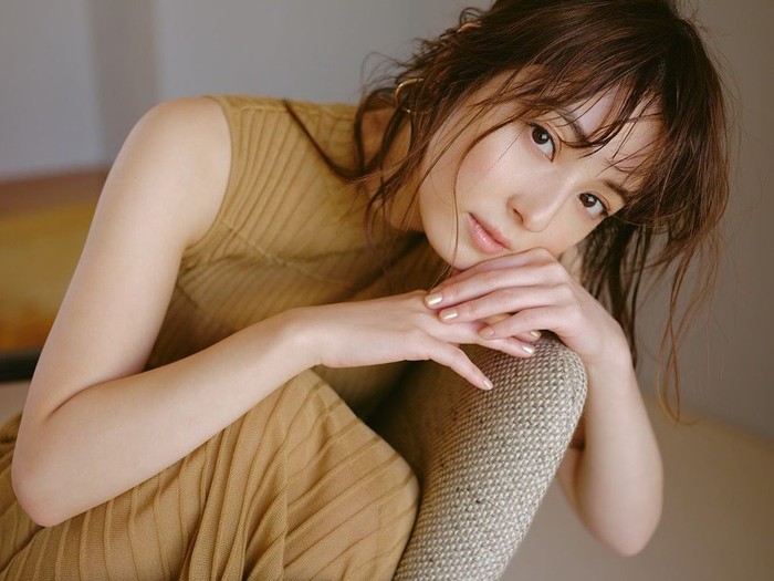 Nozomi Sasaki menjadi salah satu model paling terkenal di Jepang dan juga banyak membintangi iklan. Meski sudah berusia 33 tahun, ia masih tampak awet muda. (Instagram/nozomisasaki_official)