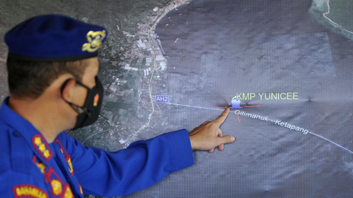 FOTO: Pencarian Korban Tenggelam KMP Yunice