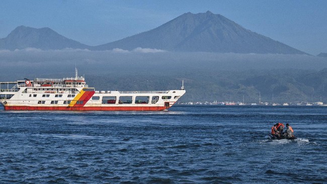 FOTO: Pencarian Korban Tenggelam KMP Yunice