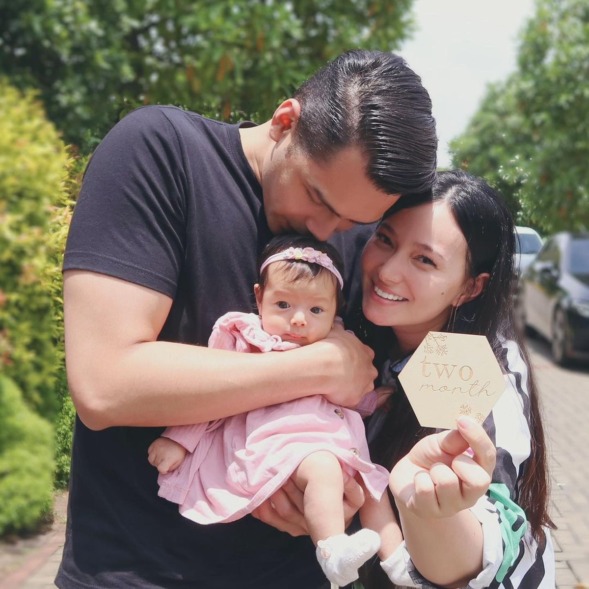 Chloe Emmanuelle Van Wattimena putri Asmirandah dan Jonas Rivanno hobi memakai bando&period; Yuk intip potret lucunya&excl;