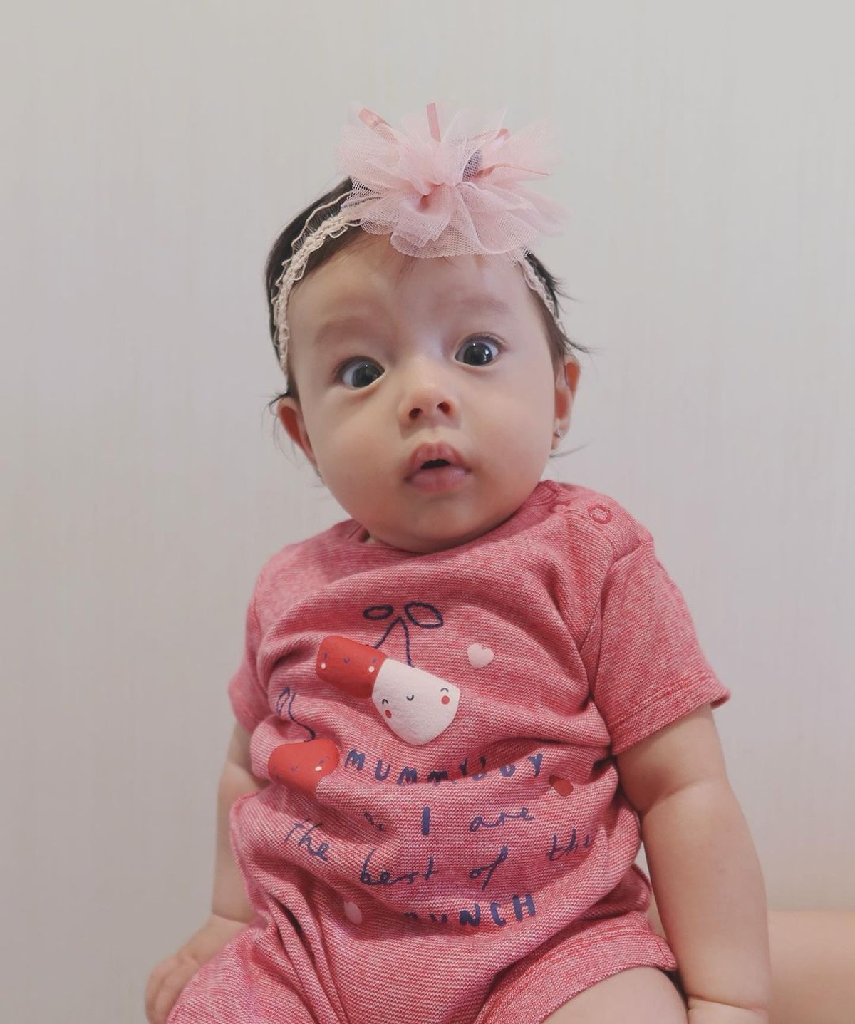 Chloe Emmanuelle Van Wattimena putri Asmirandah dan Jonas Rivanno hobi memakai bando&period; Yuk intip potret lucunya&excl;