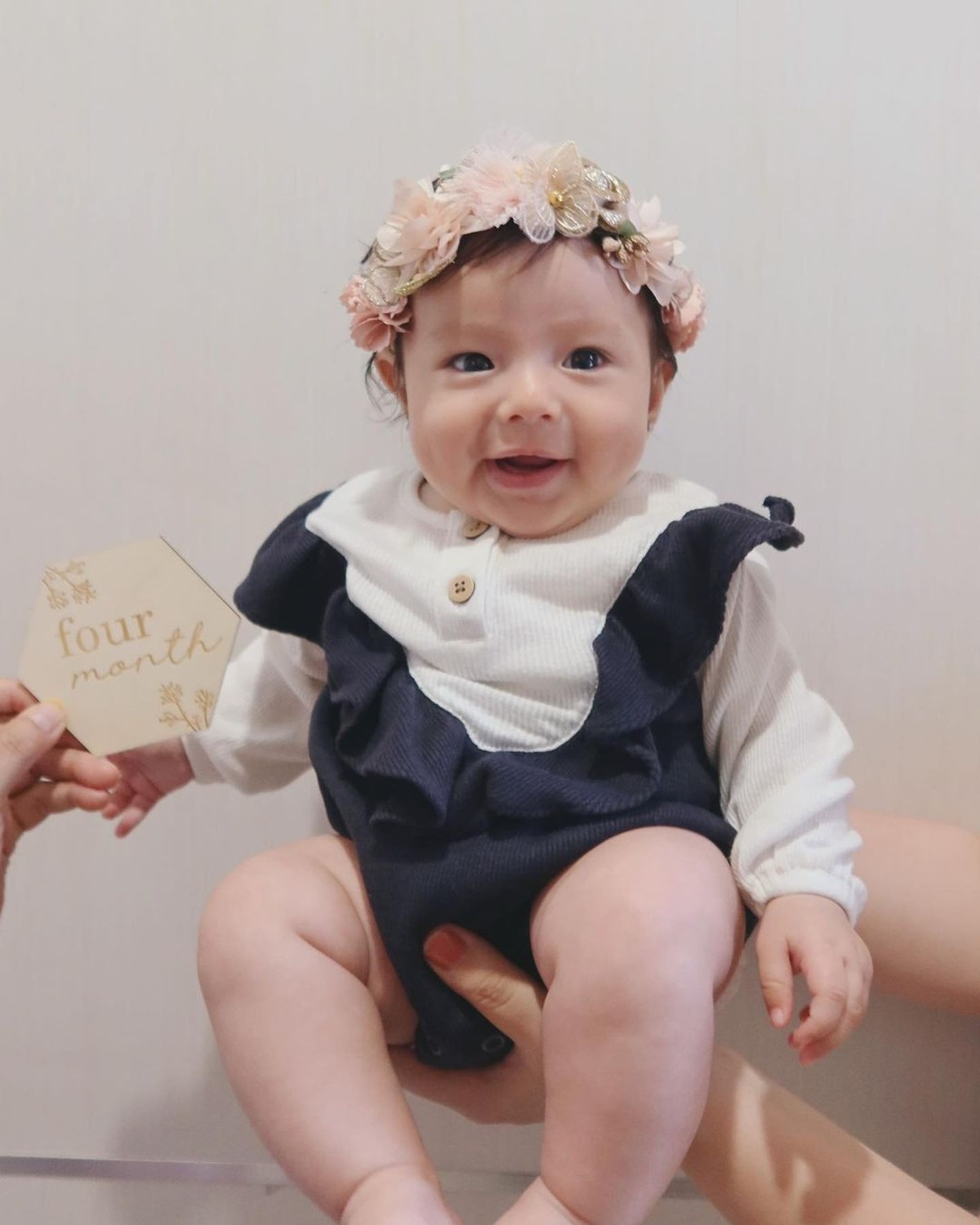 Chloe Emmanuelle Van Wattimena putri Asmirandah dan Jonas Rivanno hobi memakai bando&period; Yuk intip potret lucunya&excl;