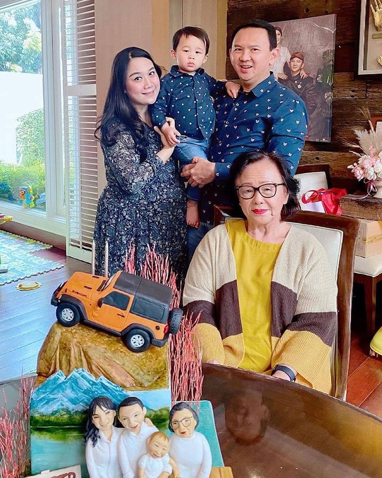 Potret Harmonis Rumah Tangga Ahok & Puput Pernikahan Ahok dan Puput Nastiti sempat jadi perbincangan publik. Yuk kita intip potret harmonisnya!