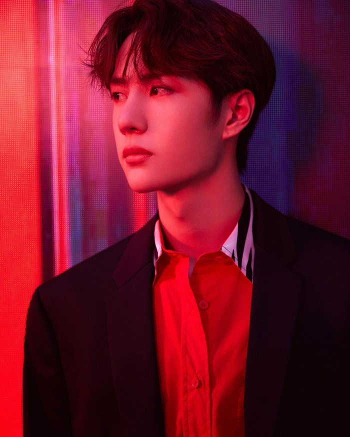Pria kelahiran Luoyang, 5 Agustus 1997, Wang Yibo bergabung dalam boy group UNIQ. Selain jago nyanyi, dance, host, dan akting, ia juga merupakan professional racer, lho, keren banget ya! (Foto: Instagram/yibo.w_85)