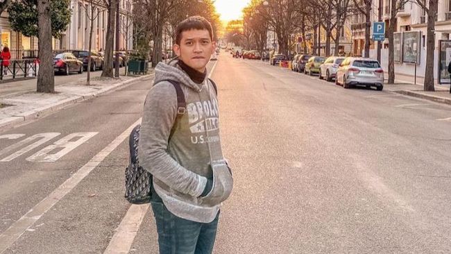 Perempuan bernama Wenny Ariani mengaku memiliki anak dari aktor Rezky Adhitya. Anak perempuan itu kini sudah berusia 8 tahun.