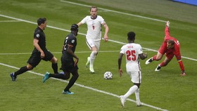 Inggris ke Perempat Final Euro, Kane Buka Puasa Gol