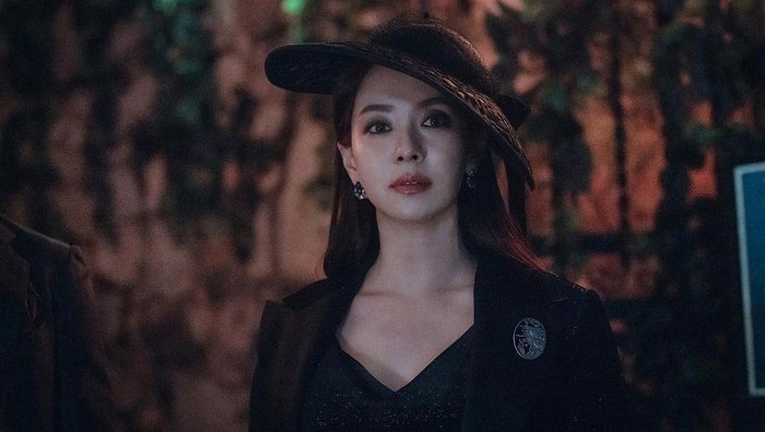 Song Ji Hyo Jadi Penyihir dan Pemilik Restoran Misterius dalam Drama Terbarunya The Witch's Dinnner