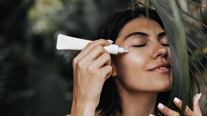 Mitos atau Fakta, Tidak Menggunakan Sunscreen Menyebabkan Flek Hitam? Mitos atau Fakta, Tidak Menggunakan Sunscreen Menyebabkan Flek Hitam?