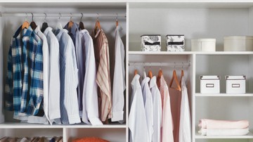 TIPS MENATA BARANG DI RUMAH MINIMALIS: BUAT RAK TERSEMBUNYI