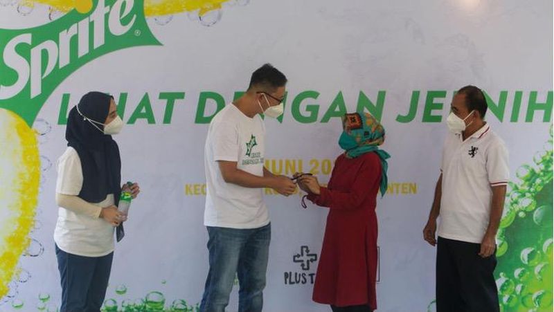 SPRITE telah melakukan langkah besar dengan mengubah kemasan lamanya menjadi botol PET jernih yang lebih mudah di daur ulang.