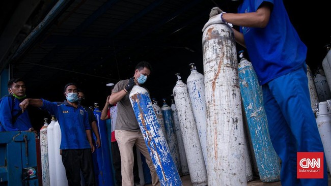 Pemerintah akan mengimpor tabung oksigen 6 meter kubik dan 1 meter kubik untuk memenuhi kebutuhan di tengah lonjakan kasus covid-19.