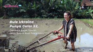 Bule Ukraina Punya Gelar S2, Gembira Bajak Sawah demi Suami Asal Pekanbaru