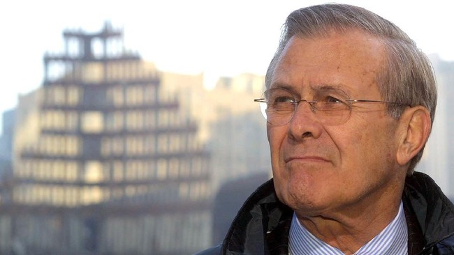 Mantan Menteri Pertahanan AS, Donald Rumsfeld, meninggal pada usia 88 tahun. Dia dikenal sebagai pihak yang menyetujui Perang Irak dan Afghanistan.