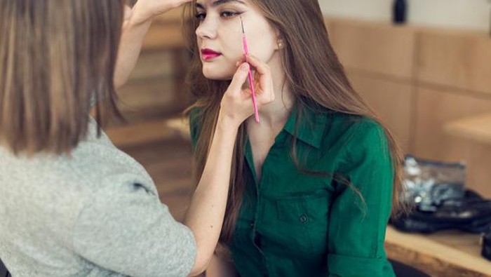 5 Rekomendasi Eyeliner Gel Waterproof di Bawah Rp70 Ribu