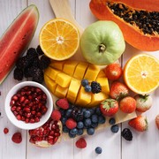 5 Buah Ini Jagonya Bikin Kulit Sehat dan Awet Muda Menurut Ahli, Harus Rutin Konsumsi!