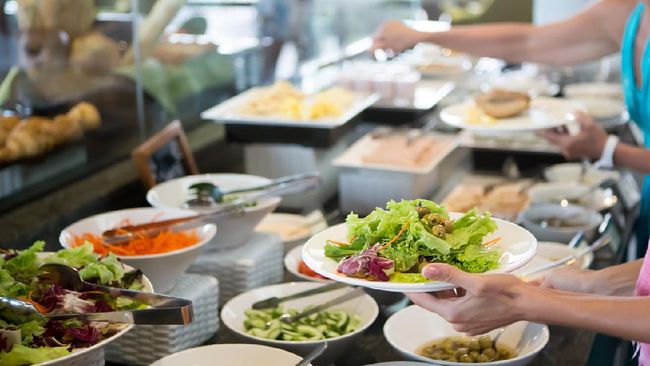 Tamu Bungkus Makanan Usai Sarapan Buffet di Hotel, Bagaimana Etikanya?