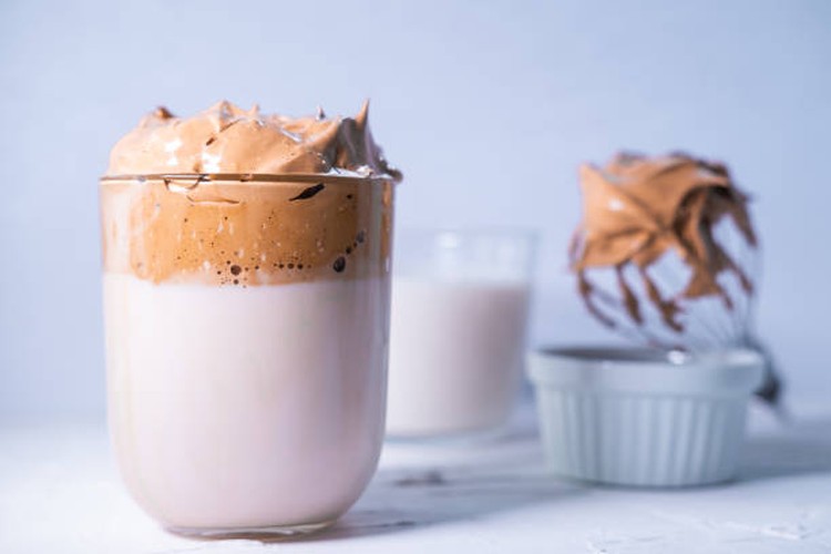3 Resep Minuman Kekinian, Coba di Rumah Sebagai Obat Suntuk kala PPKM Bun Butuh resep minuman kekinian untuk pengusir bosan di tengah PPKM, Bunda? Simak resep berikut ini, yuk.