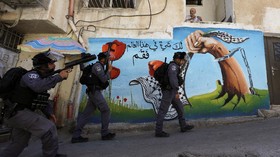 FOTO: Ratap di Tengah Derap Israel Bongkar Bangunan Palestina