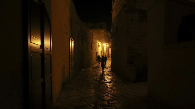 FOTO: Kongko di Bar Kota Gua Matera