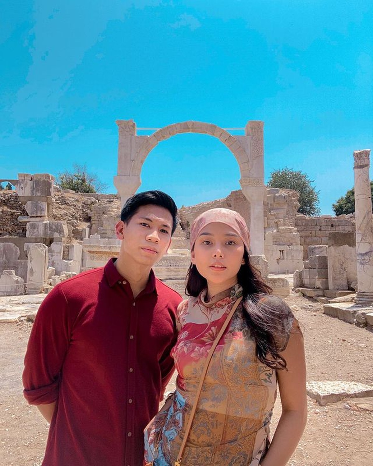 Dara Arafah sedang berlibur di Turki bersama sang kekasih&period; Namun ia tak bisa balik karena positif covid dan harus karantina&period; Yuk intip&excl;