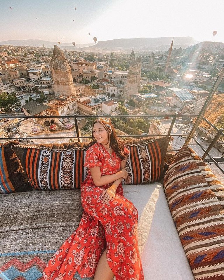 Liburan Bersama Kekasih di Turki, Dara Arafah di Hujat Dara Arafah sedang berlibur di Turki bersama sang kekasih. Namun ia tak bisa balik karena positif covid dan harus karantina. Yuk intip!