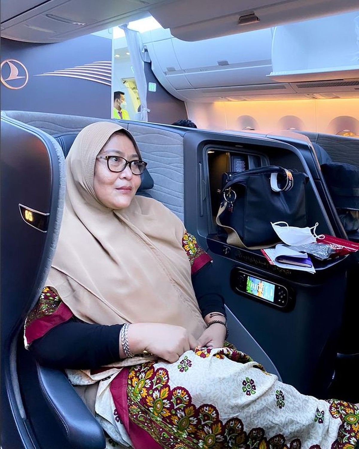 Dara Arafah sedang berlibur di Turki bersama sang kekasih&period; Namun ia tak bisa balik karena positif covid dan harus karantina&period; Yuk intip&excl;