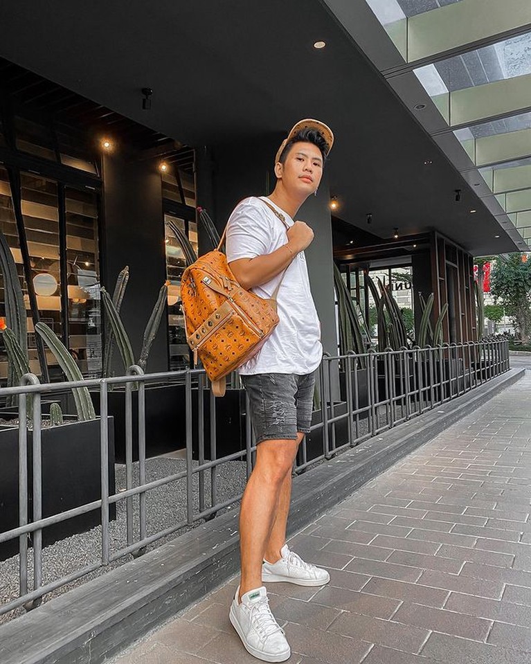 Penampilan Ricky Cuaca Makin Stylish Setelah Berat Badan Turun 60kg Ricky Cuaca berhasil menurunkan berat badan sebanyak 60kg dengan melakukan diet ekstrem. Yuk kita lihat penampilannya!