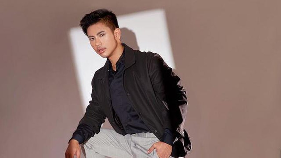 Ricky Cuaca berhasil menurunkan berat badan sebanyak 60kg dengan melakukan diet ekstrem. Yuk kita lihat penampilannya!