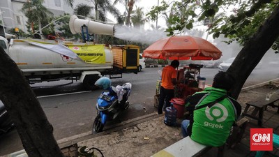 img-title FOTO: Penyemprotan Disinfektan Cegah Covid-19