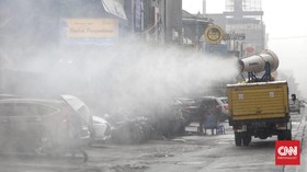 Pelanggar PPKM Darurat Semarang Dibubarkan Pakai Disinfektan