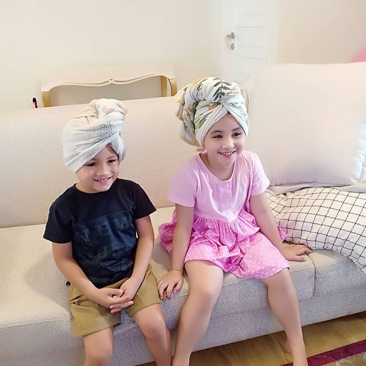 Pernikahan Arumi Bachsin dan Emil Dardak telah dikaruniai dua orang anak yang lucu&period; Yuk kita intip potret Lakeisha dan Alqeinan&excl;